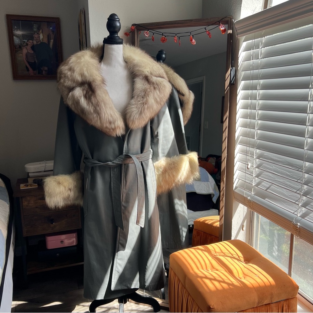 Just Sold: Vintage 1960s Gray Blue Leather Coat with Fox Fur Trim Lane Bryant - Picture 2 of 15